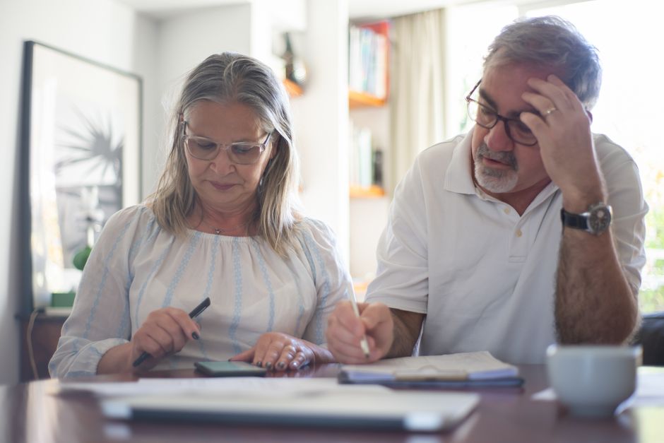 Agent explaining whole life insurance quotes and cash value to a couple